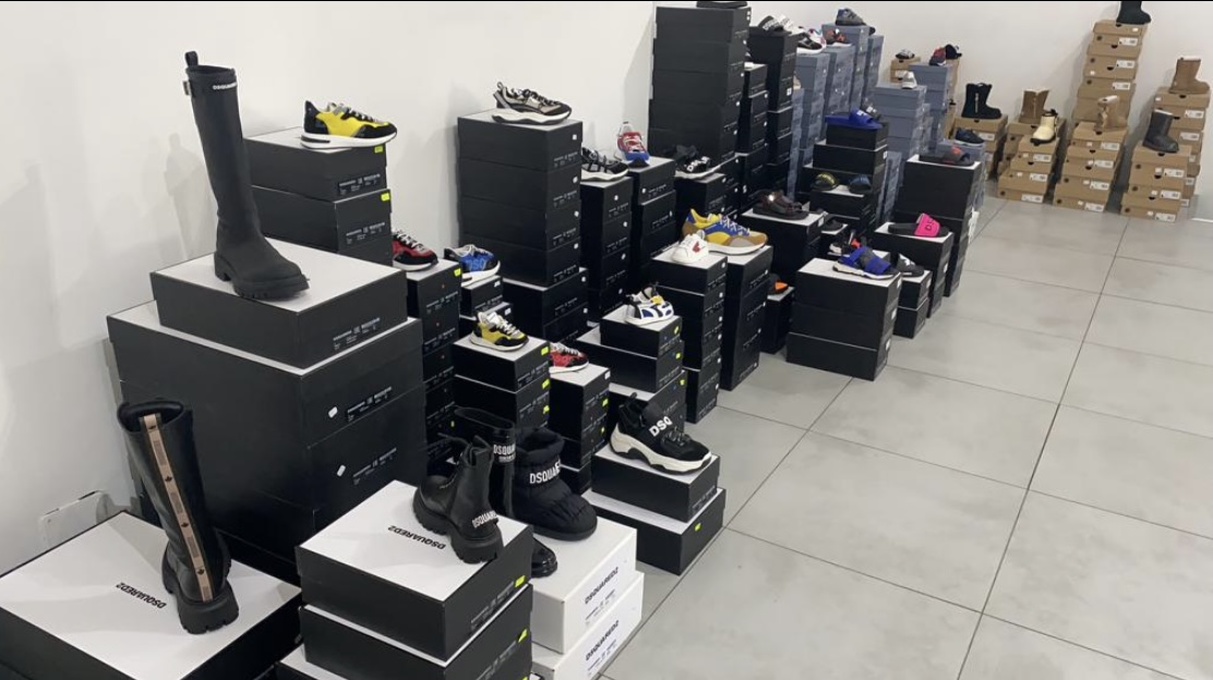 Stock scarpe sale milano