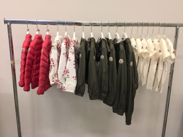 stock MONCLER estivo P/E 18 da bambino/a