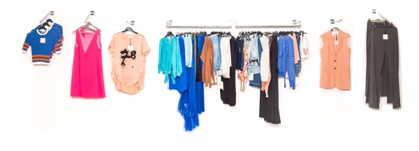 Stock abbigliamento donna firmato Vicolo P/E