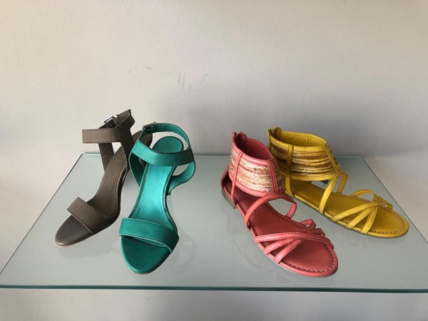 Stock calzature sandali donna firmati Pepol