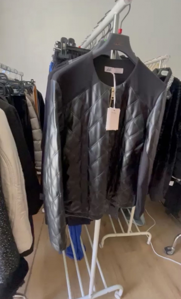 Stock abbigliamento uomo donna Diana Gallesi, Clips, Peuterey, Piero Guidi, ecc. AI PE rif. TV3961