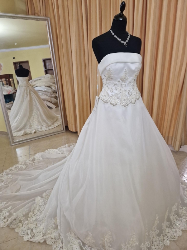 Abiti da cerimonia donna, uomo e bambini Nicole, Azzurra, Vinni, Maggie, Sotterro, Tommaso Strangis, Alberto Carlos ecc. AI PE rif. 