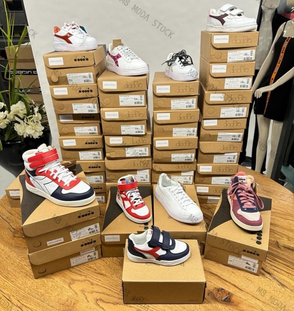 DIADORA lotto di sneakers da bambino/a