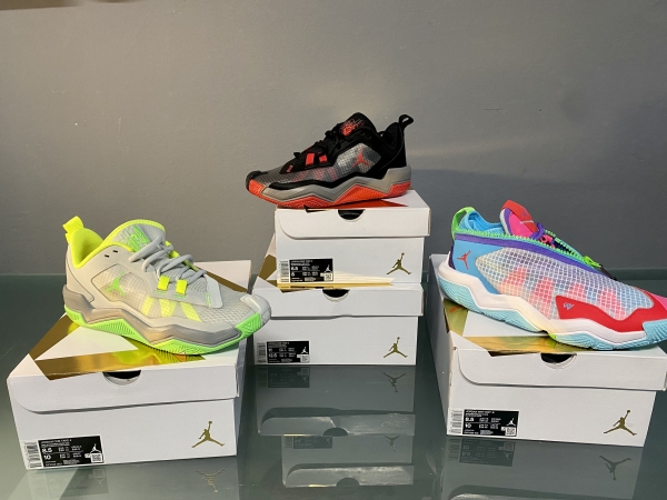 stock calzature Nike uomo donna bambino